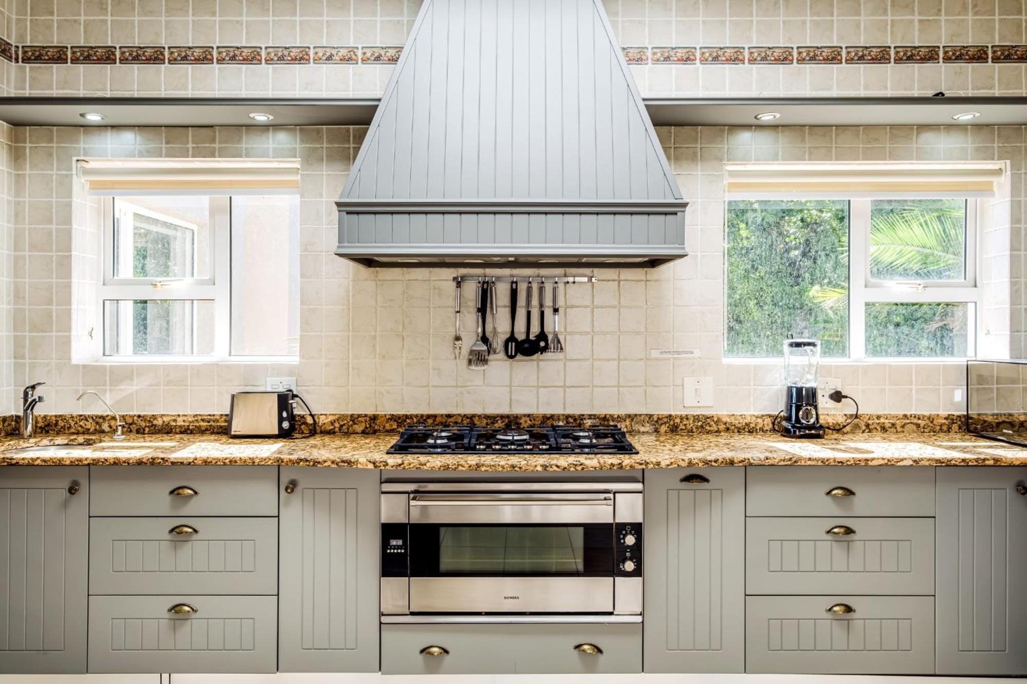 Villa 100 Geneva Drive