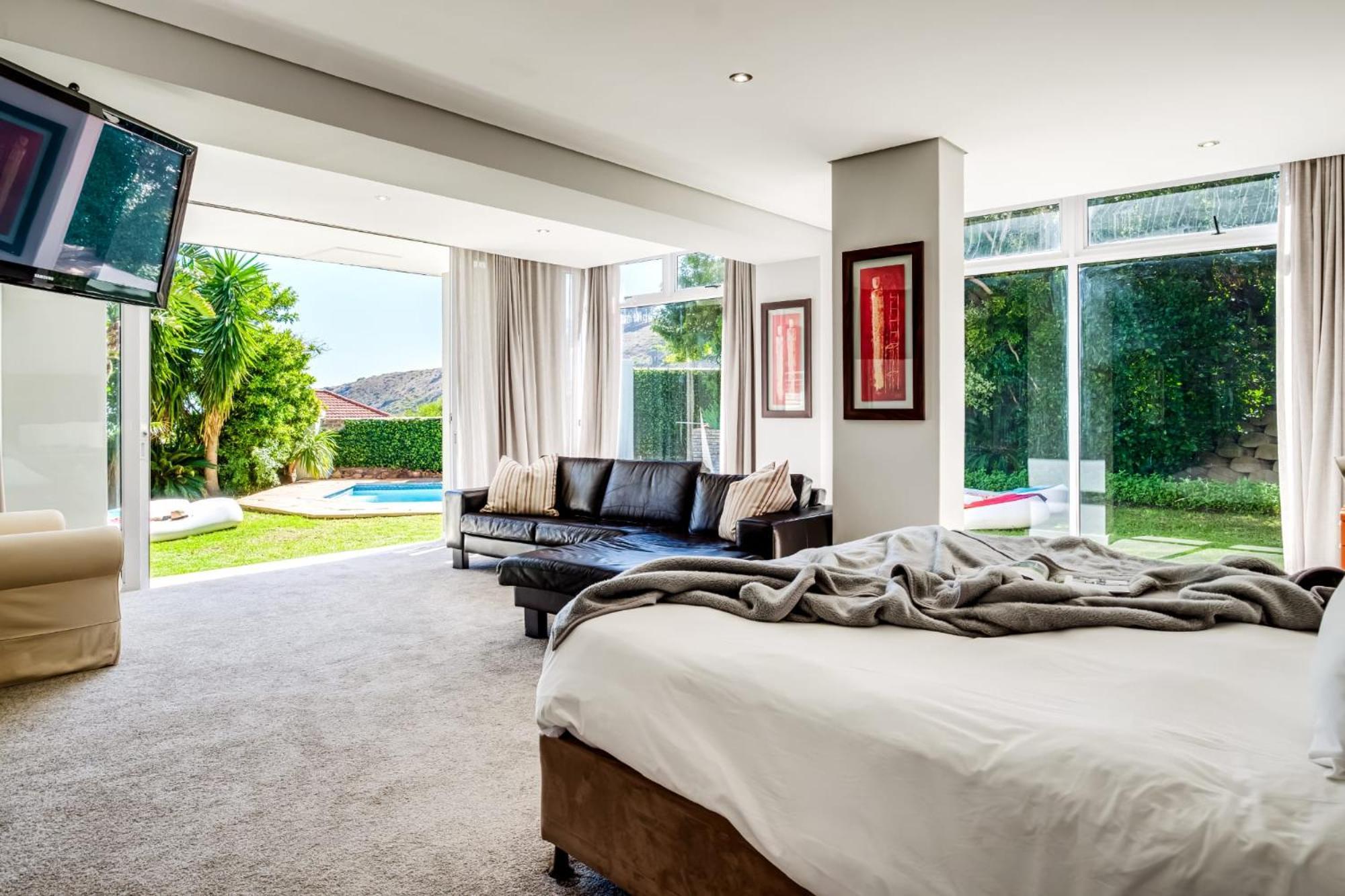 100 Geneva Drive Villa